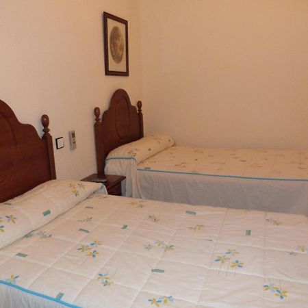Hostal Restaurante Las Canteras Pedrera Exterior photo