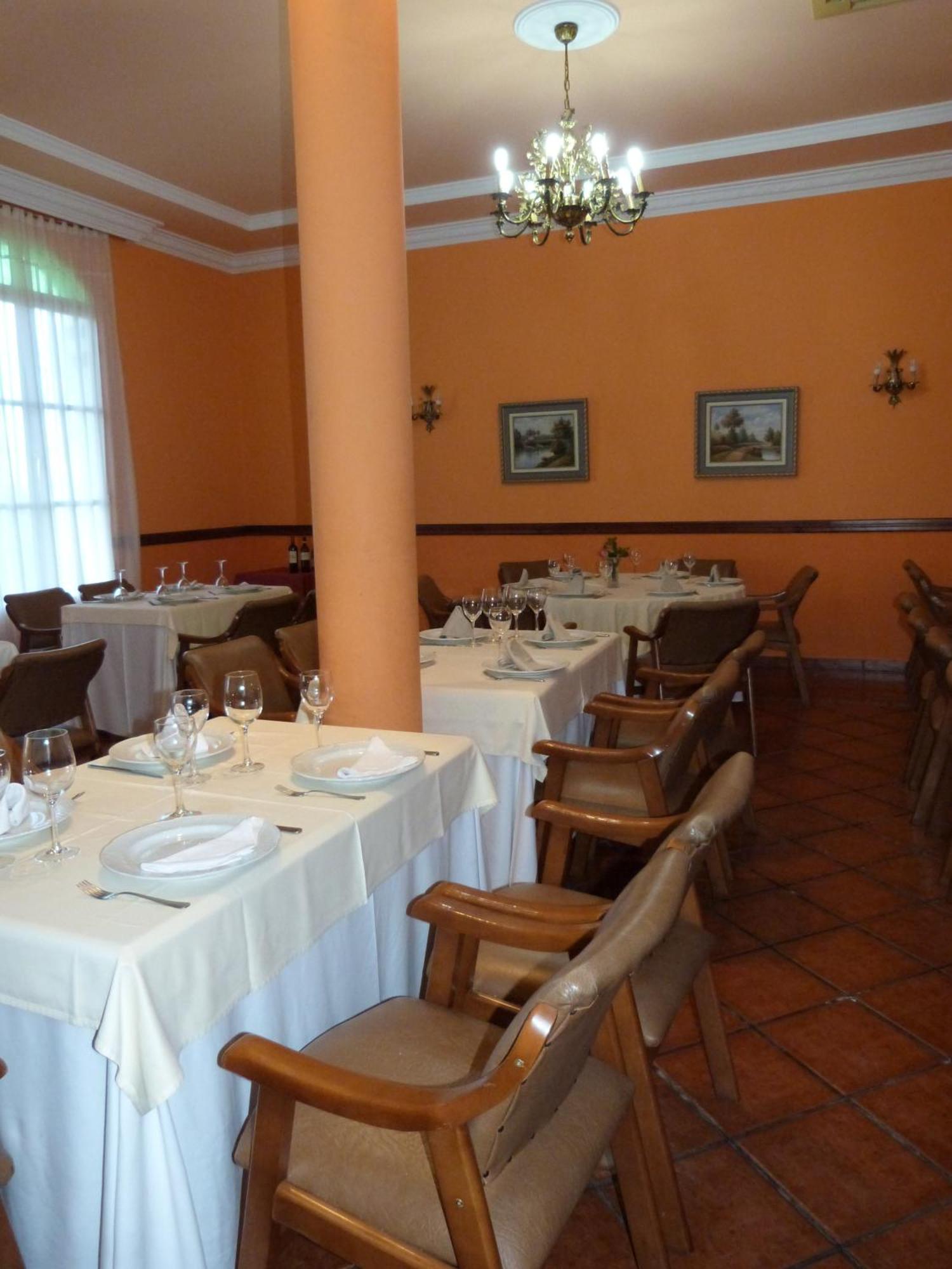 Hostal Restaurante Las Canteras Pedrera Exterior photo