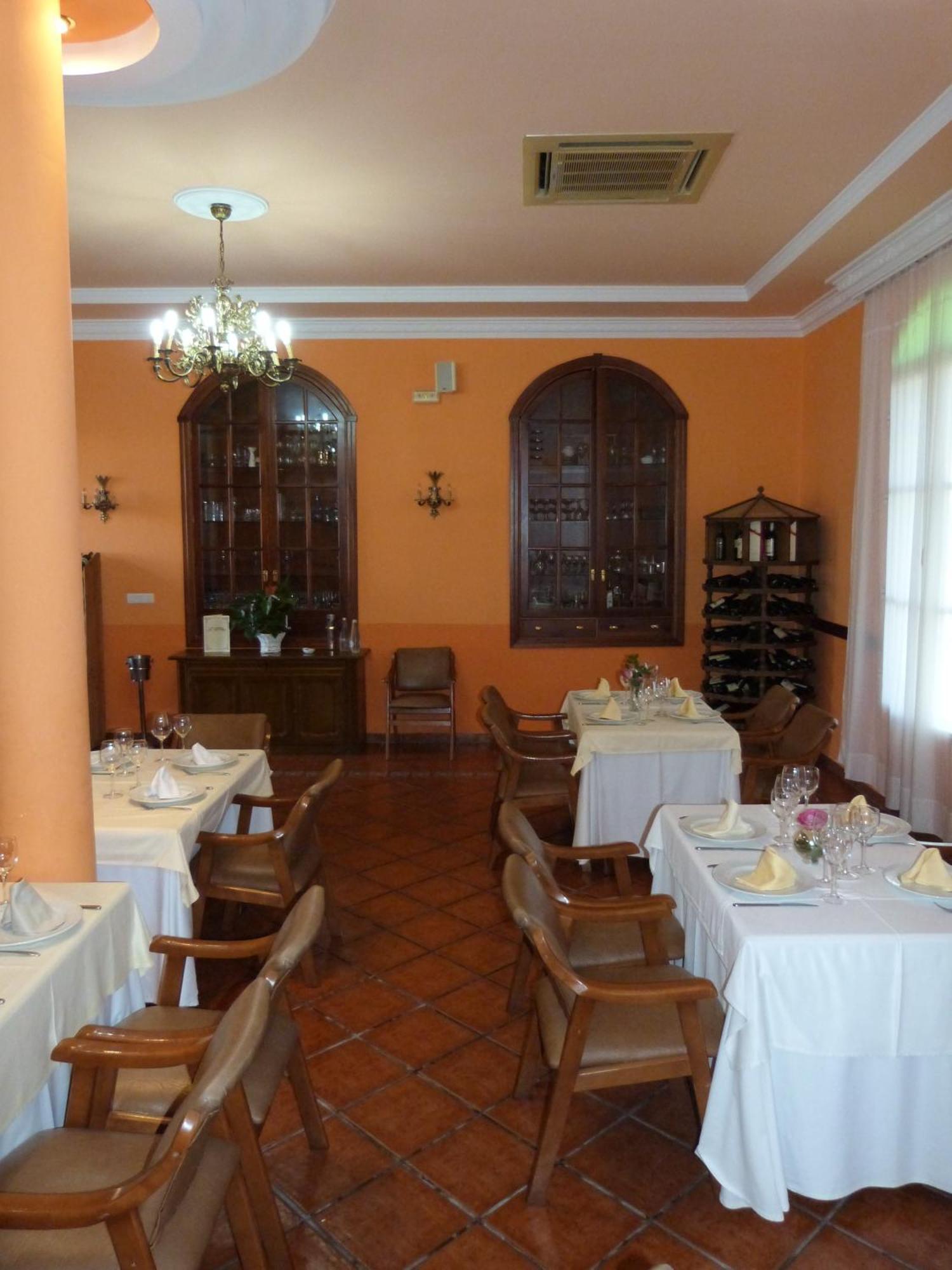Hostal Restaurante Las Canteras Pedrera Exterior photo