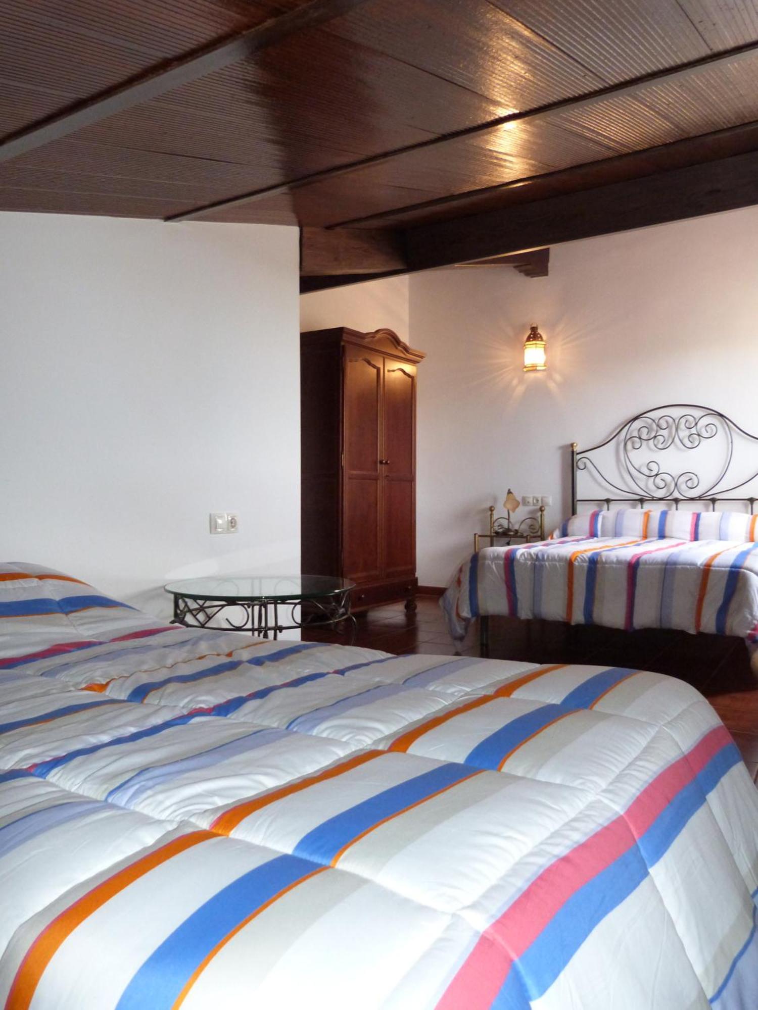 Hostal Restaurante Las Canteras Pedrera Exterior photo