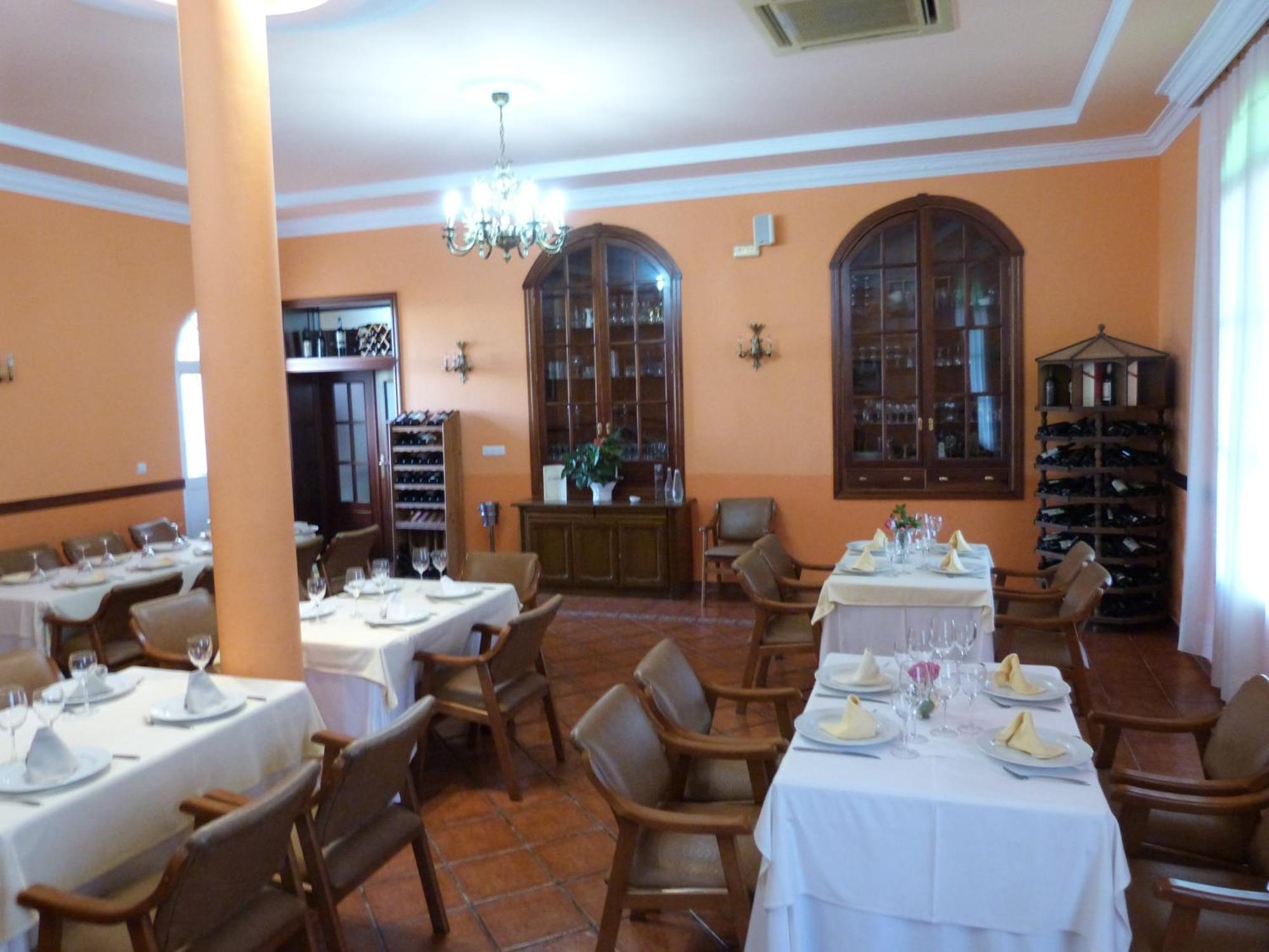 Hostal Restaurante Las Canteras Pedrera Exterior photo