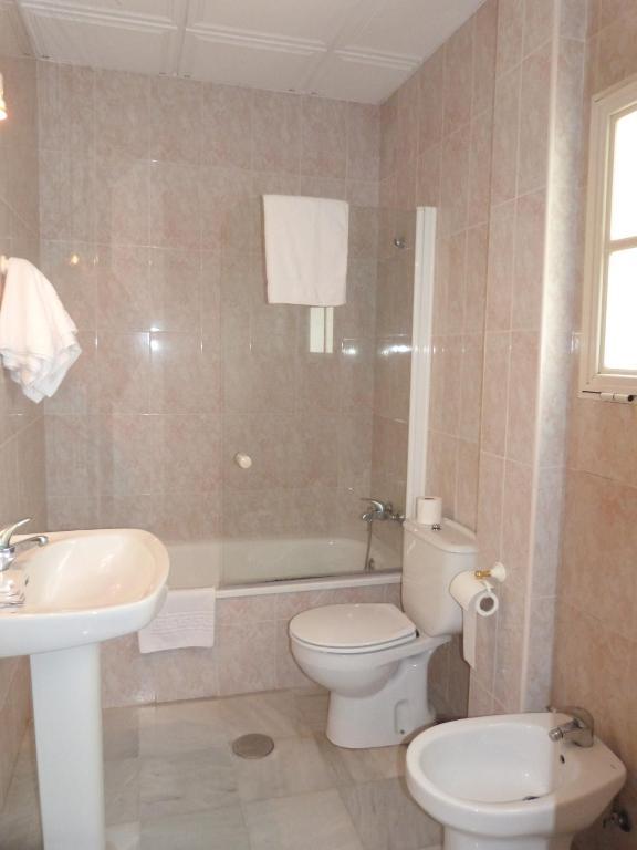 Hostal Restaurante Las Canteras Pedrera Room photo