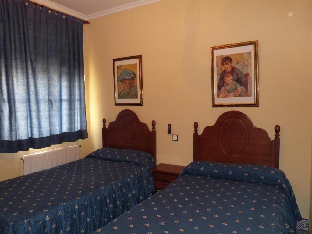 Hostal Restaurante Las Canteras Pedrera Room photo